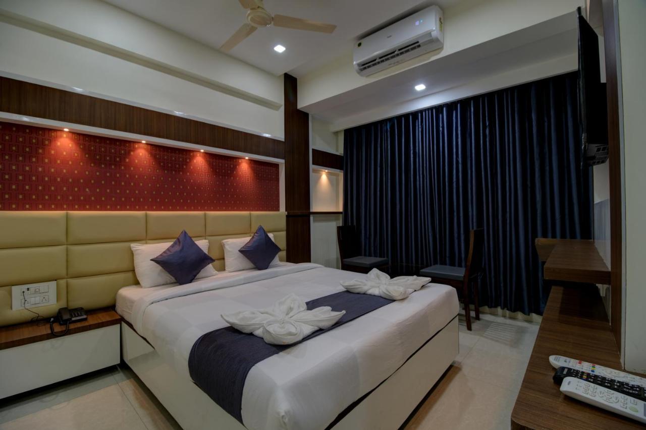Hotel Mourya Residency Navi Mumbai Exterior foto